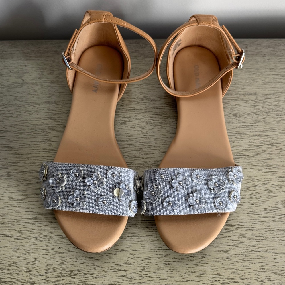 Old Navy Chambray Floral Sandals Size 7